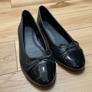 H&M black ballet flats with patent “ leather “ cap toe 37 shoe